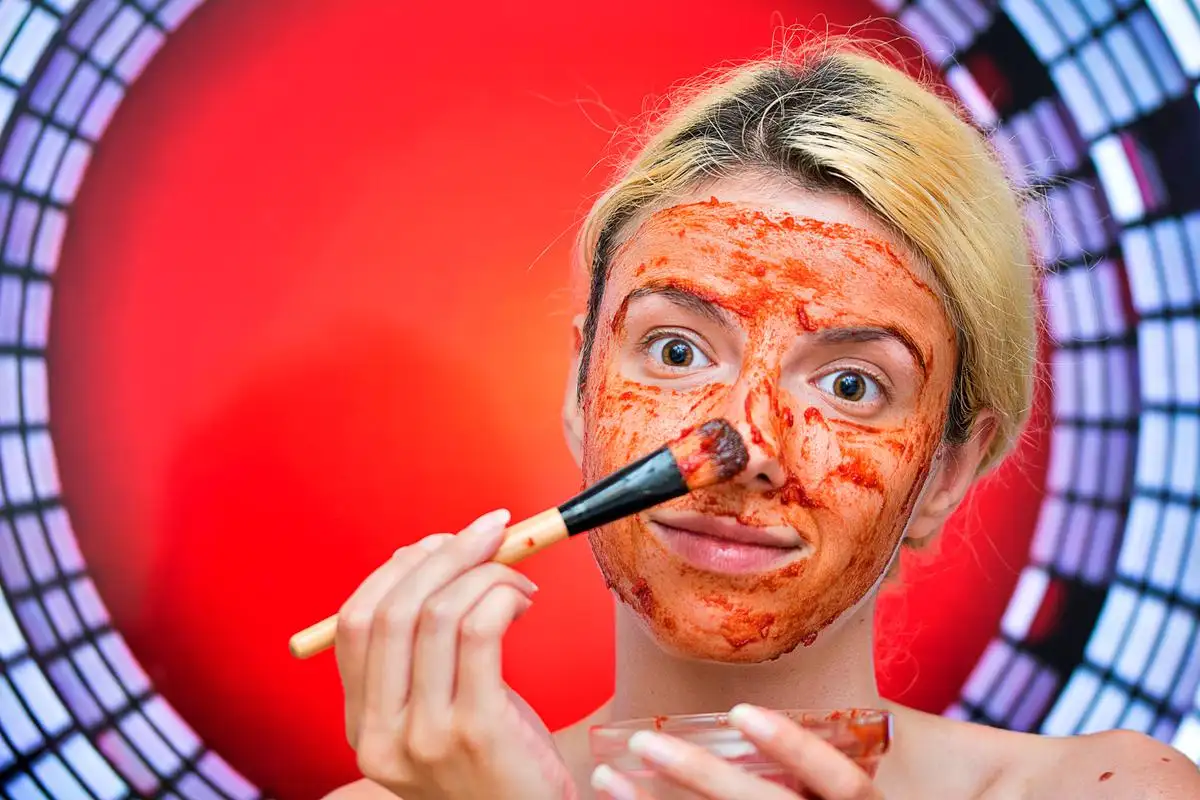 DIY Tomato Face Mask for Oily Skin