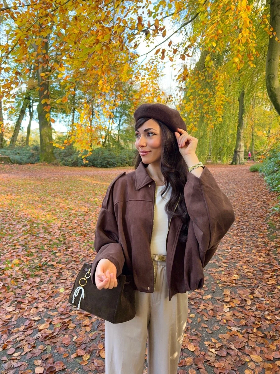 Oversized brown suede jacket and beret styled for a cozy fall park outing.