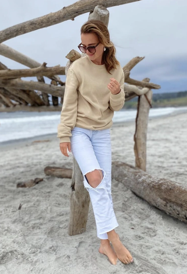 Beige Sweatshirt + Ripped Cropped Jeans + Tortoise Shell Sunglasses