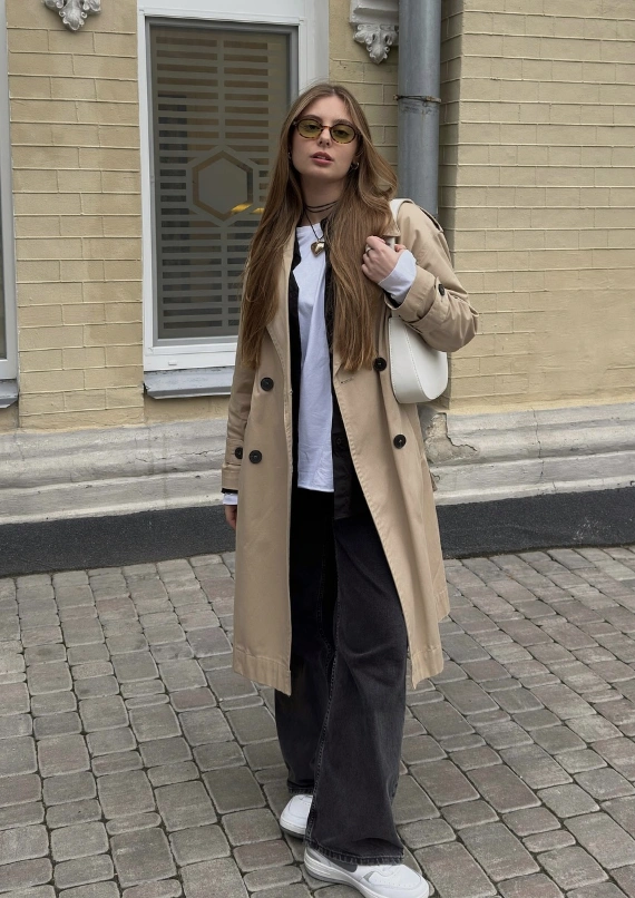 Beige Trench Coat + Black Wide-Leg Jeans + White Graphic T-Shirt + Chunky White Sneakers