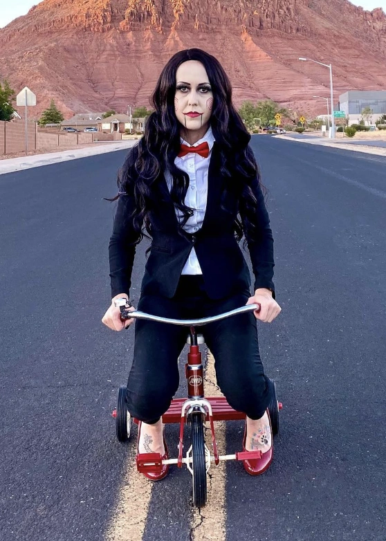 Black Tailored Suit + White Dress Shirt + Red Bow Tie + Stylish Red Heels + Long Wavy Black Wig