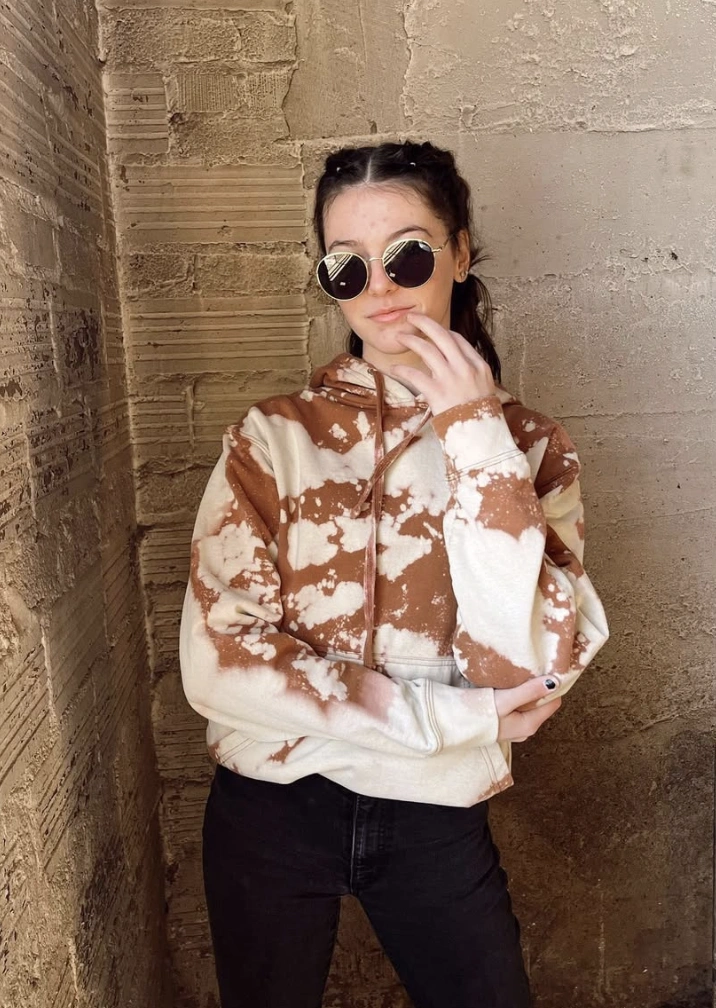 Bleach Sweatshirt Diy + Black Skinny Jeans + Round Sunglasses