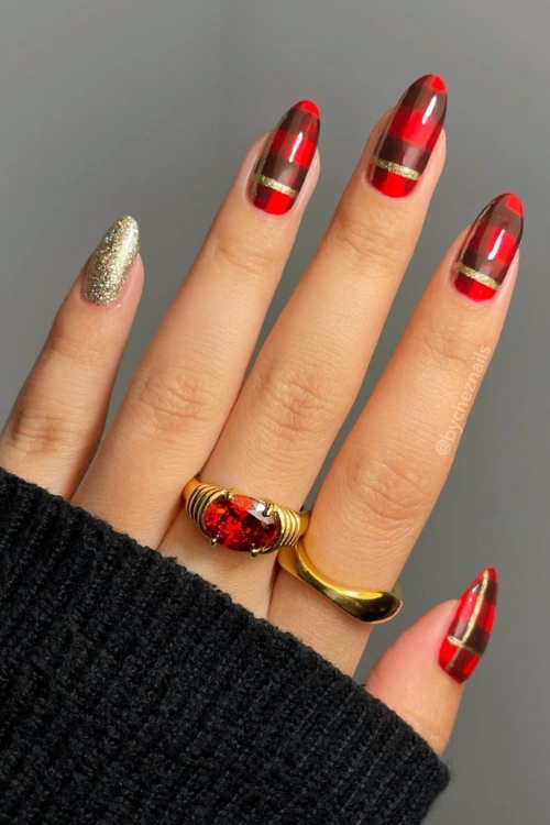 5- Buffalo Plaid Holiday Nails