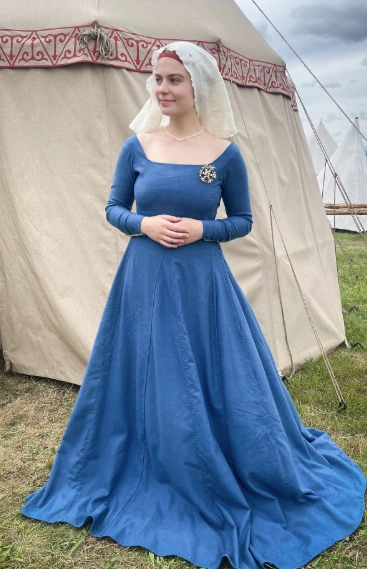 Elegant Blue Medieval Dress with Long Sleeves and Flared Skirt