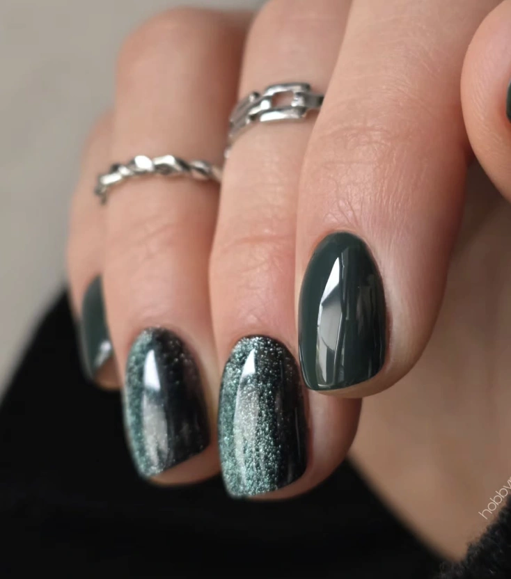 Forest Green Oval Nails with Cat Eye Accent