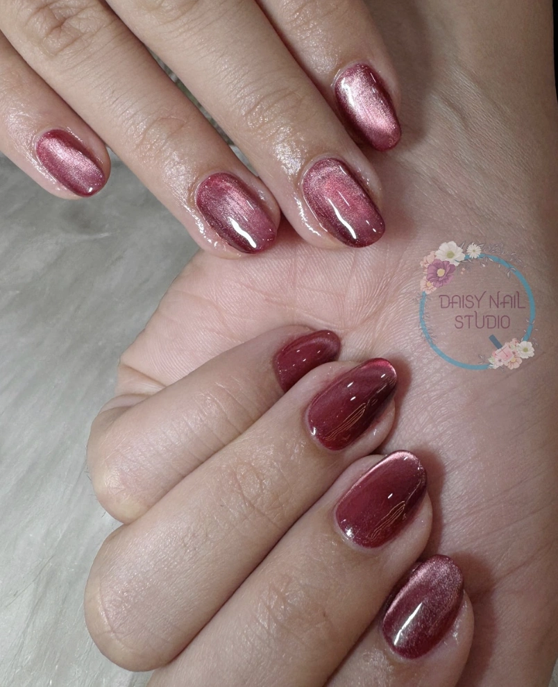 Glossy Burgundy Cateyes Nails Design