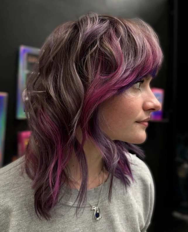 Magenta Strokes: Playful Depth in Wavy Brown Hair