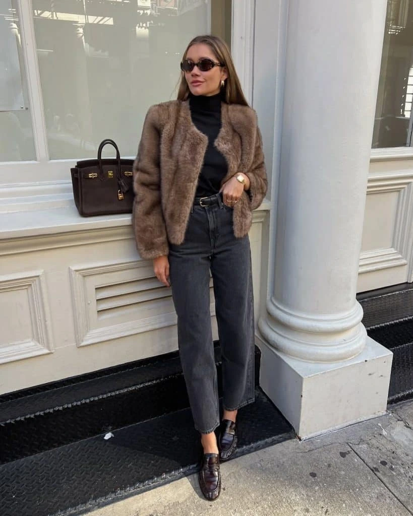 16- One-Shoulder Top and Pointed Heels