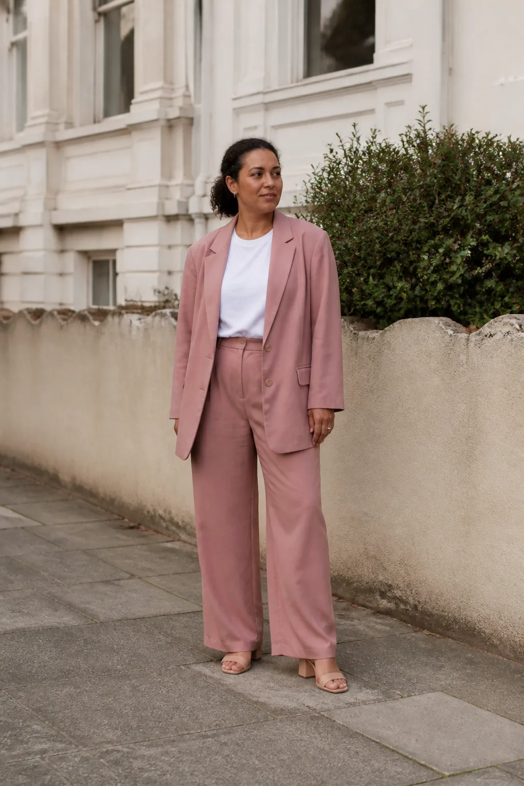 Baggy Suit Outfit Ideas 2026 - 8- Dusty Pink Oversized Blazer and Trousers With a White Cotton Crew-Neck Tee