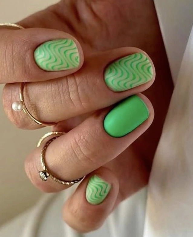 Retro Green Swirls with Solid Accent Nail