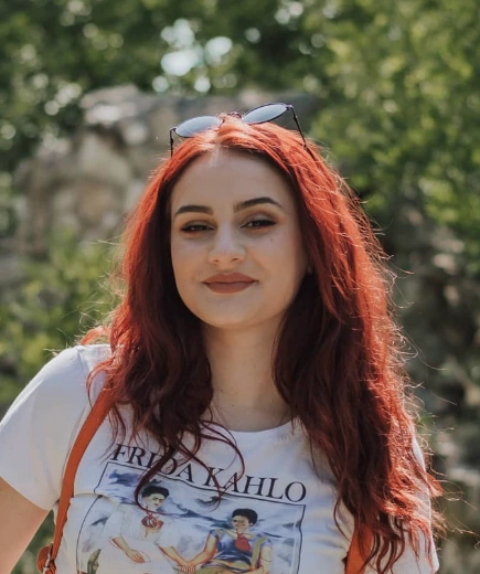 Shoulder-Length Auburn Waves with Face-Framing Layers