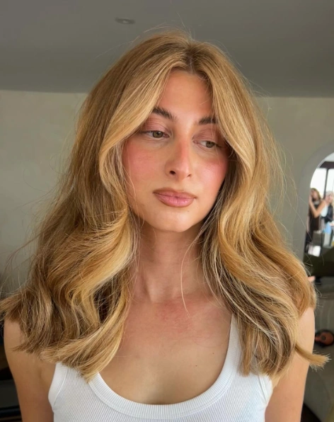 Shoulder-Length Soft Layers with Face-Framing Highlights