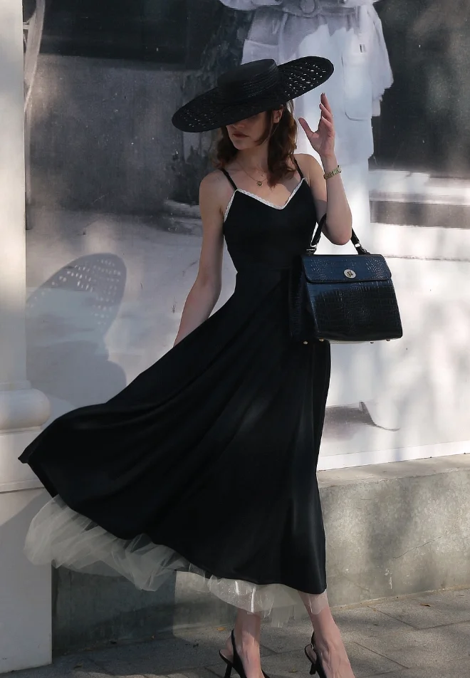 Sophisticated Black: Flowy Gown with Wide-Brim Hat