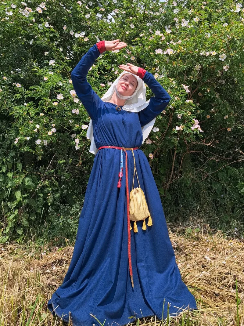 Traditional Charm: Deep Blue Medieval Dress Red Accents