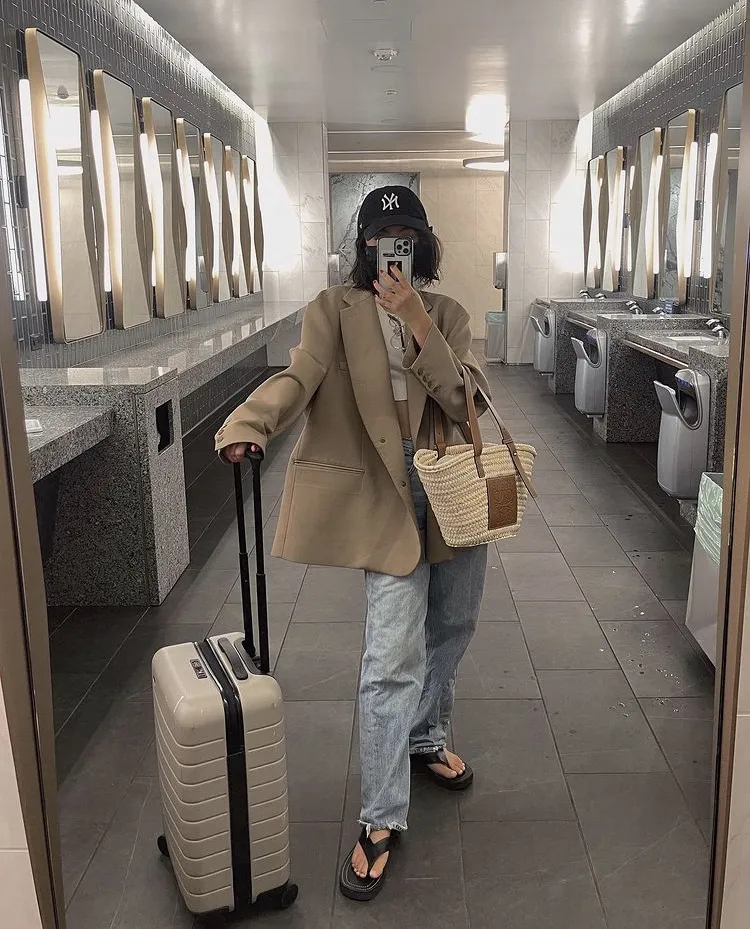 Blazer + Denim + Flip Flops: Business Casual Meets Vacation Vibes