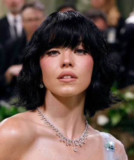 Chic Textured French Bob with Soft Waves