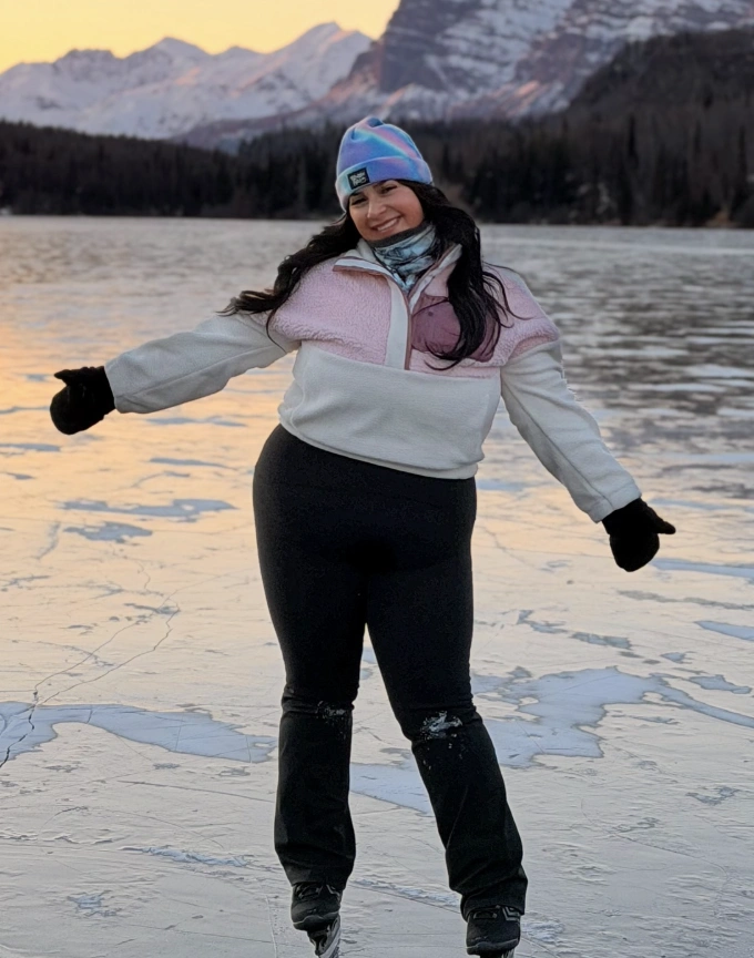 Colorblock Fleece Pullover + Black Yoga Pants + Pastel Beanie