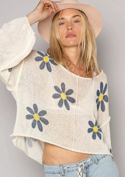 Cream Daisy Knit Sweater + Light Blue Denim Shorts + Pink Wide-Brim Hat