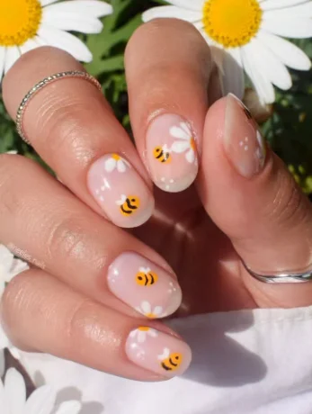Delicate Daisy and Tiny Bee Sheer Nails