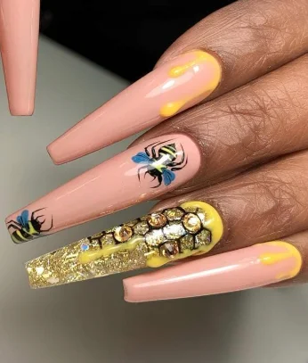 Dramatic Long Bee Nails with 3D Honeycomb