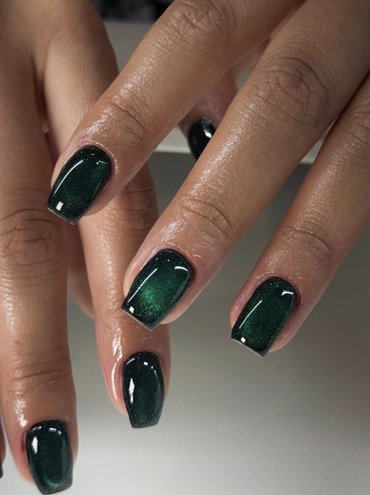Emerald Green Cat-Eye Gel Nails on Square Tips