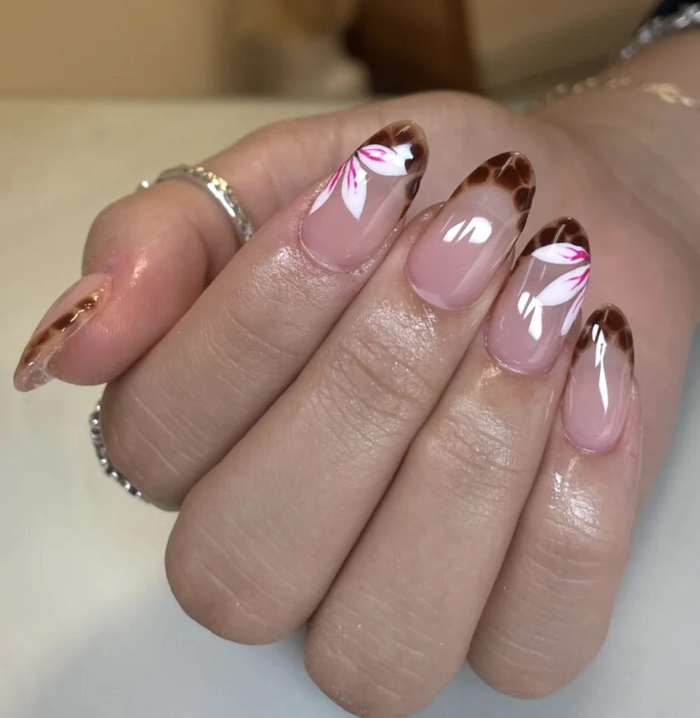 Gorgeous Square Gel Nails Fall with Brown Ombre Tips and Delicate Floral Accents