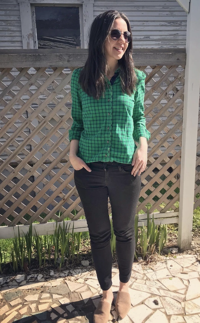 Green Checkered Button-Up Shirt + Black Skinny Jeans + Tan Slip-On Mules