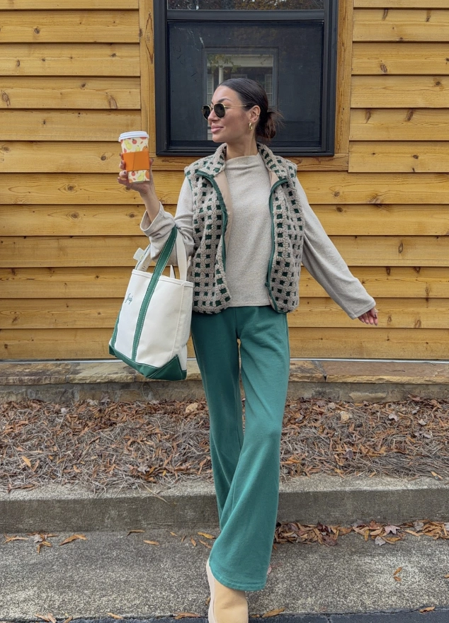 Green-Trimmed Vest + Beige Turtleneck + Green Wide Leg Pants + Beige Boots + Tote Bag