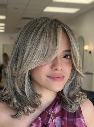 Luxe Layered Lob with Soft Waves and Face-Framing Highlights