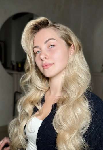 Luxurious Old Money Bob Hair with Soft Waves