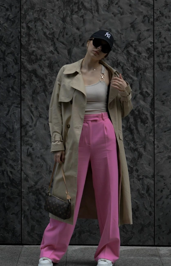 Pink Wide Legs Pants + Beige Trench Coat + White Crop Top + Black Baseball Cap