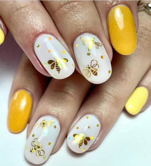 Shimmering Gold Foil Bee Accent Nails