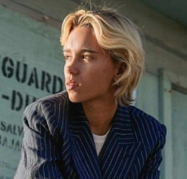 Short Curly Tomboy Hair with Effortless Waves and Playful Texture