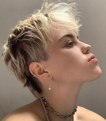 Short Tomboy Haircut with Textured Layers and Blonde Highlights