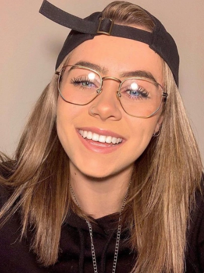Shoulder-Length Tomboy Hairstyles with Subtle Layers and a Casual Cap