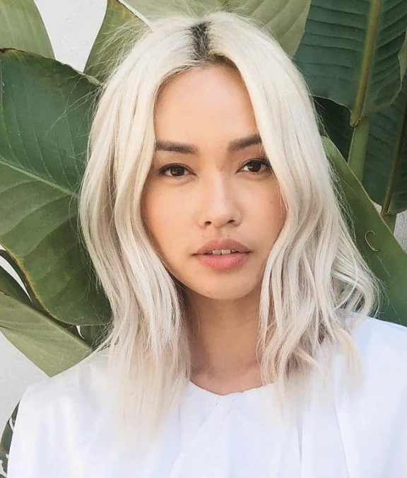 Shoulder-Length Wavy Bob with Root Shadow
