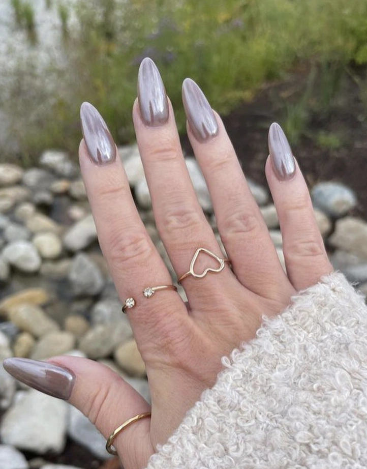 Sleek Almond Shaped Nails in Soft Lavender with Iridescent Fall Chrome Nail Colors