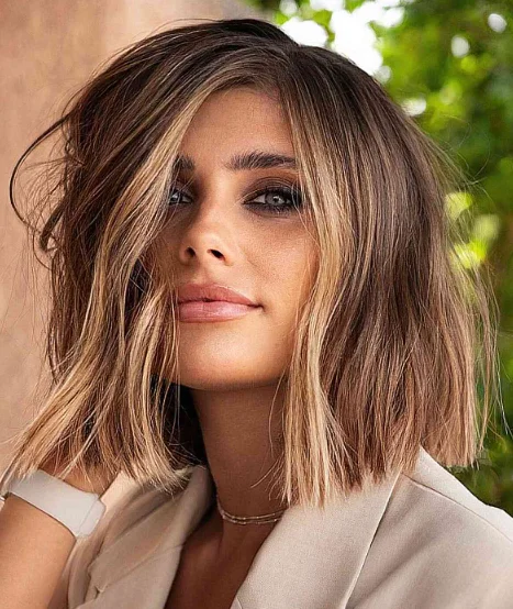 Sleek Lob with Warm Bronde Balayage