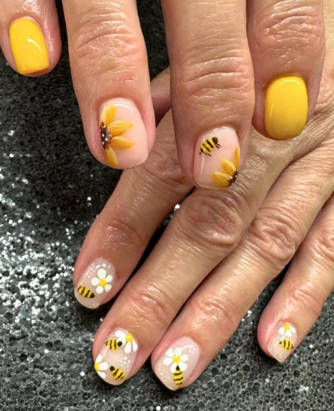 Sunny Sunflower and Daisy Bee Garden Nails