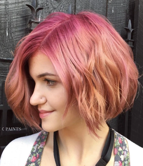 Textured Bob with Strawberry Champagne Blonde Hair and Shadow Roots