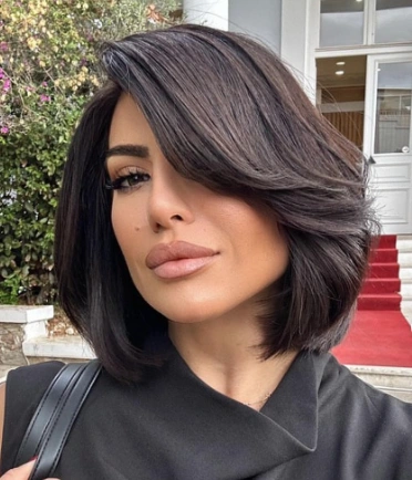 Textured Wavy Lob Haircut with Subtle Layers