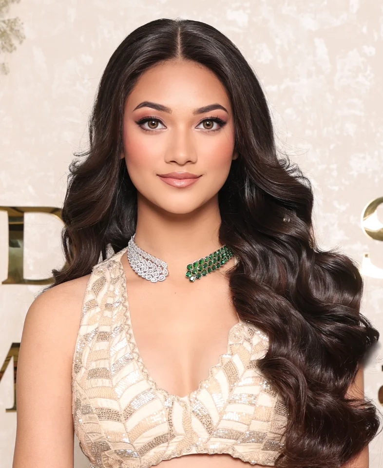 Voluminous Glam Waves