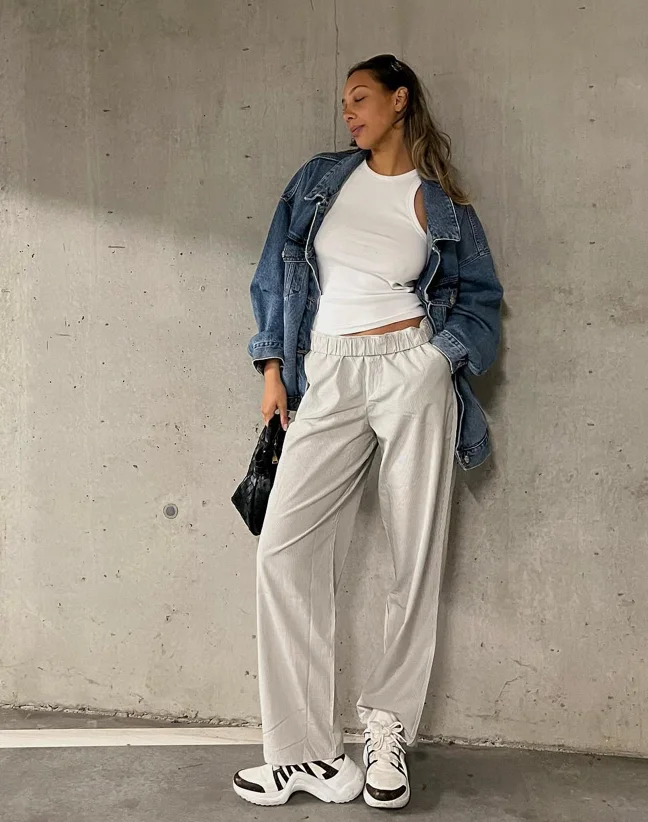 White Fitted Tank Top + Blue Denim Jacket + Light Gray Wide-Leg Sweatpants + White Black Sneakers