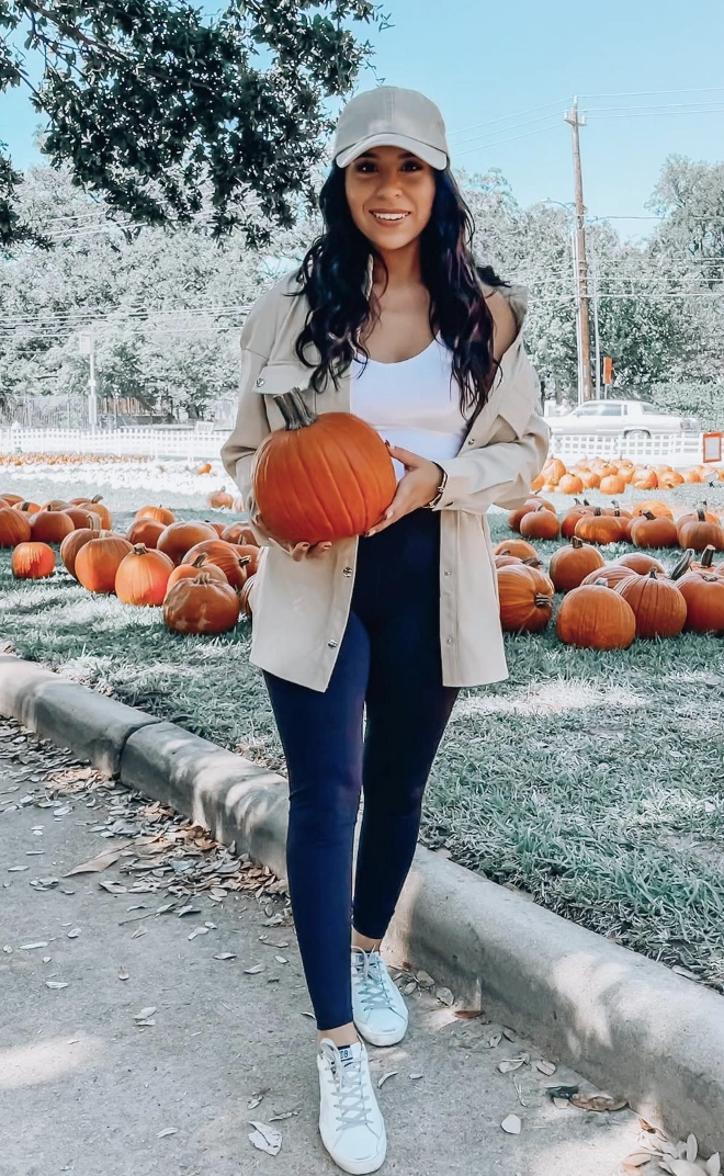 White Tank Top + Beige Oversized Jacket + Navy Leggings + White Sneakers + Classic Baseball Cap